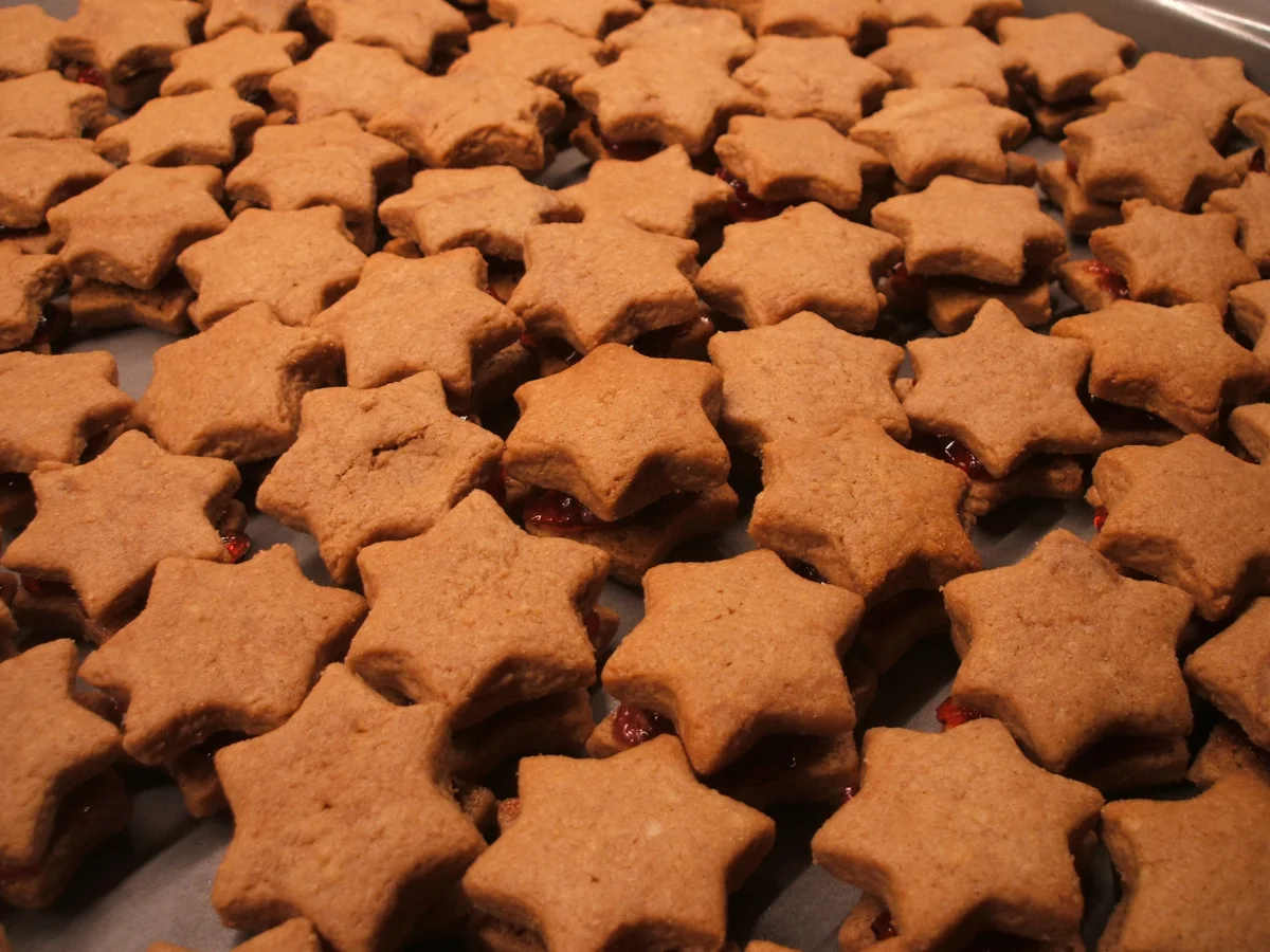 Plätzchen: Nougatsterne "Barbara" mit Glühweingelee gefüllt - Rezept - Bild Nr. 1243