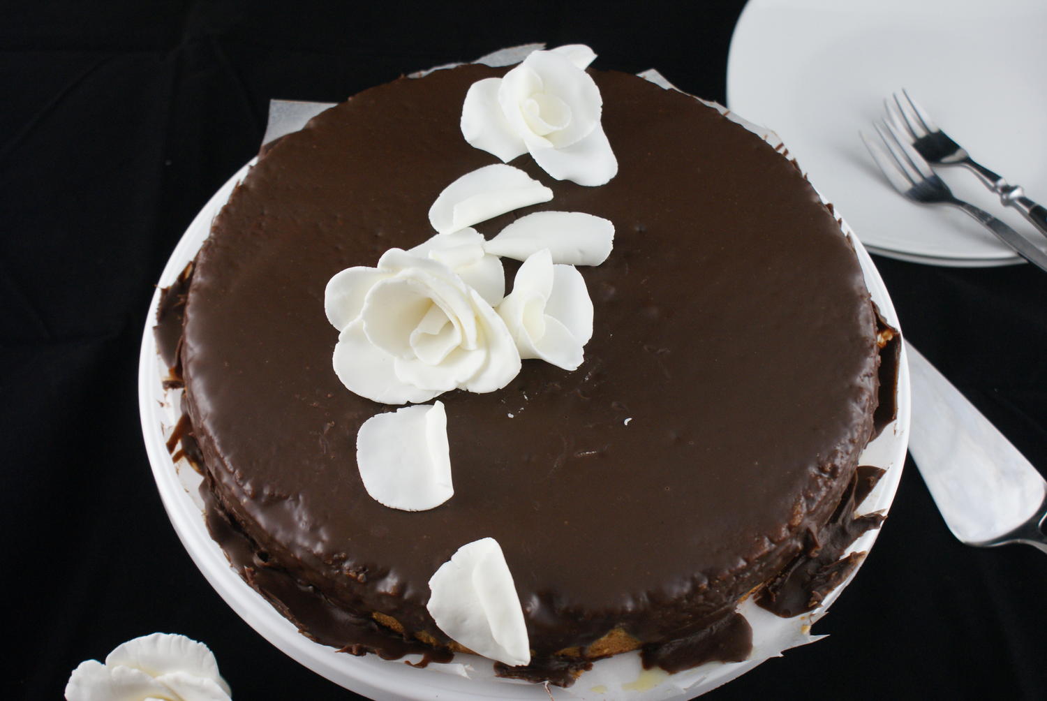 glutenfreie Haselnusstorte mit Marzipan - Rezept - kochbar.de