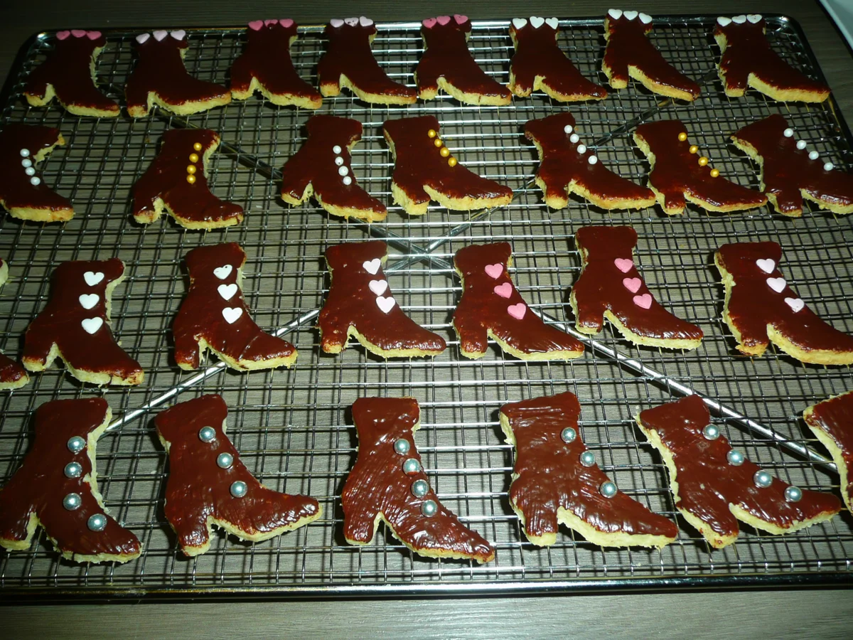 Weihnachtsgebäck : Schneewittchens Winterstiefel ! 44 Stk. - Rezept - Bild Nr. 1251