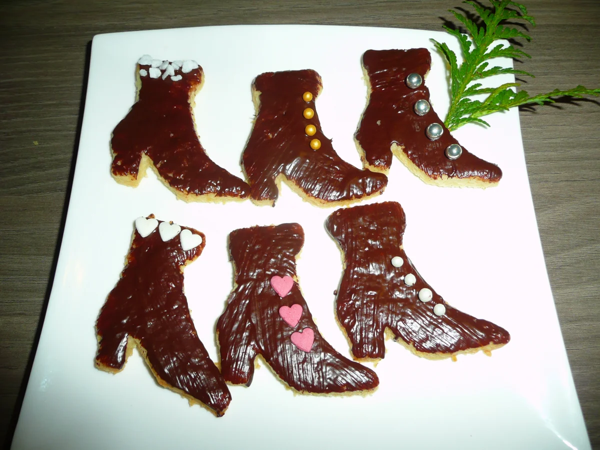 Weihnachtsgebäck : Schneewittchens Winterstiefel ! 44 Stk. - Rezept - Bild Nr. 1252
