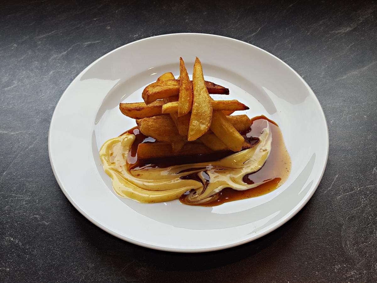 Selbstgemachte Pommes - schnell &amp; einfach - 212 kcal/100g