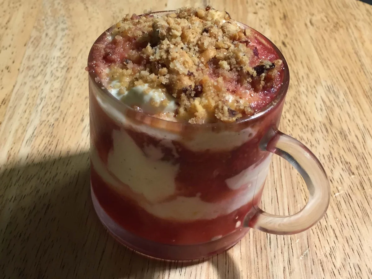 Feigen-Pflaumencrumble mit Walnüssen - Rezept