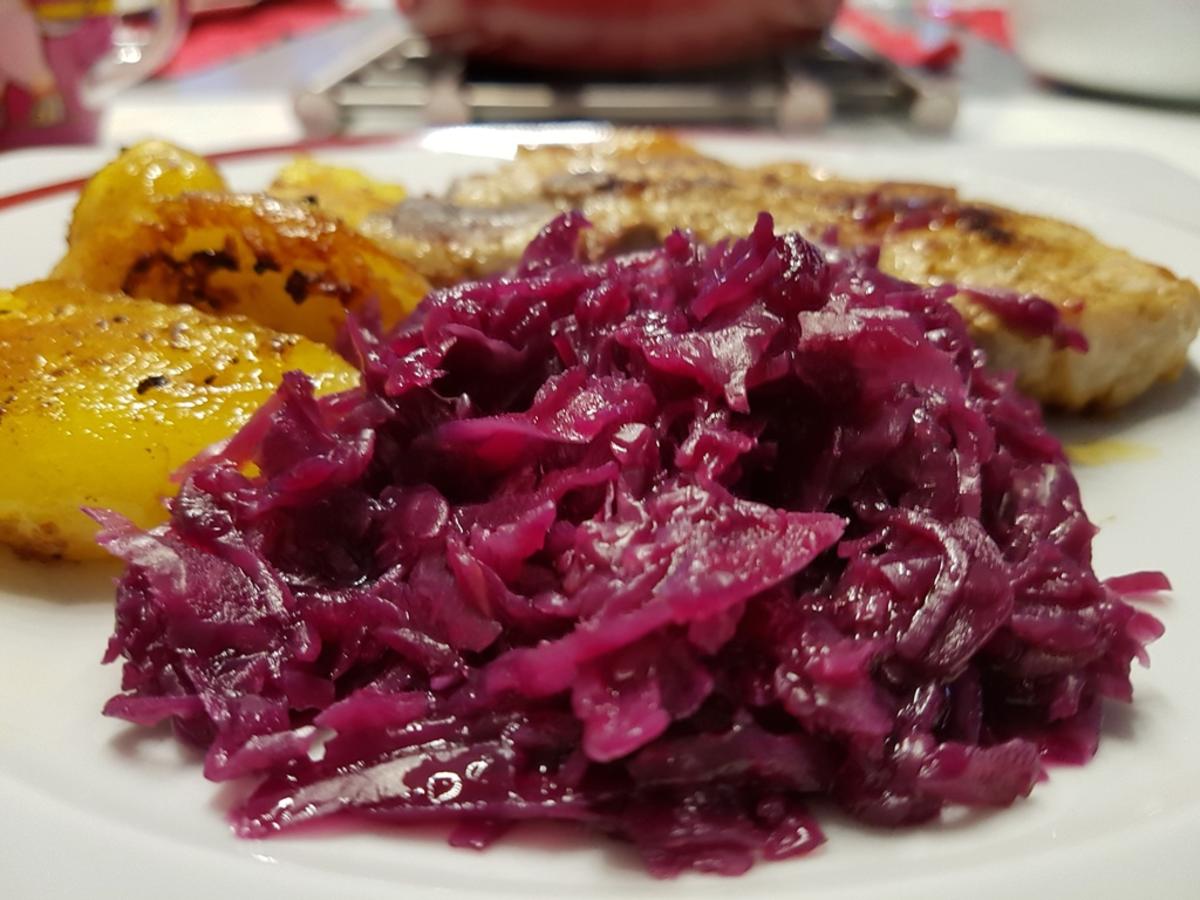 Schweinefleisch = Kottelet mit gebratenen Schmalz-Knödeln - Rezept ...