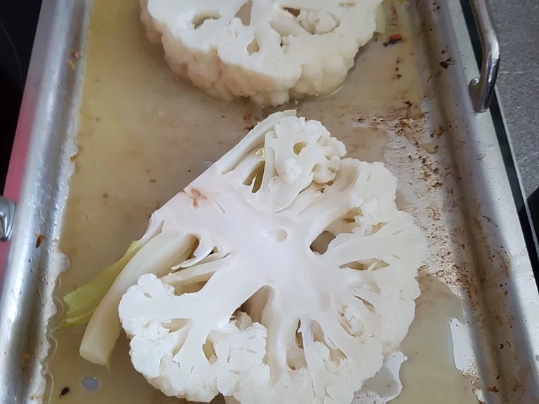 Rezept: Blumenkohl im ganzen gekocht und dann gebraten Bild Nr. 1324 Blumenkohl im ganzen gekocht und dann gebraten - Rezept - Bild Nr. 1324