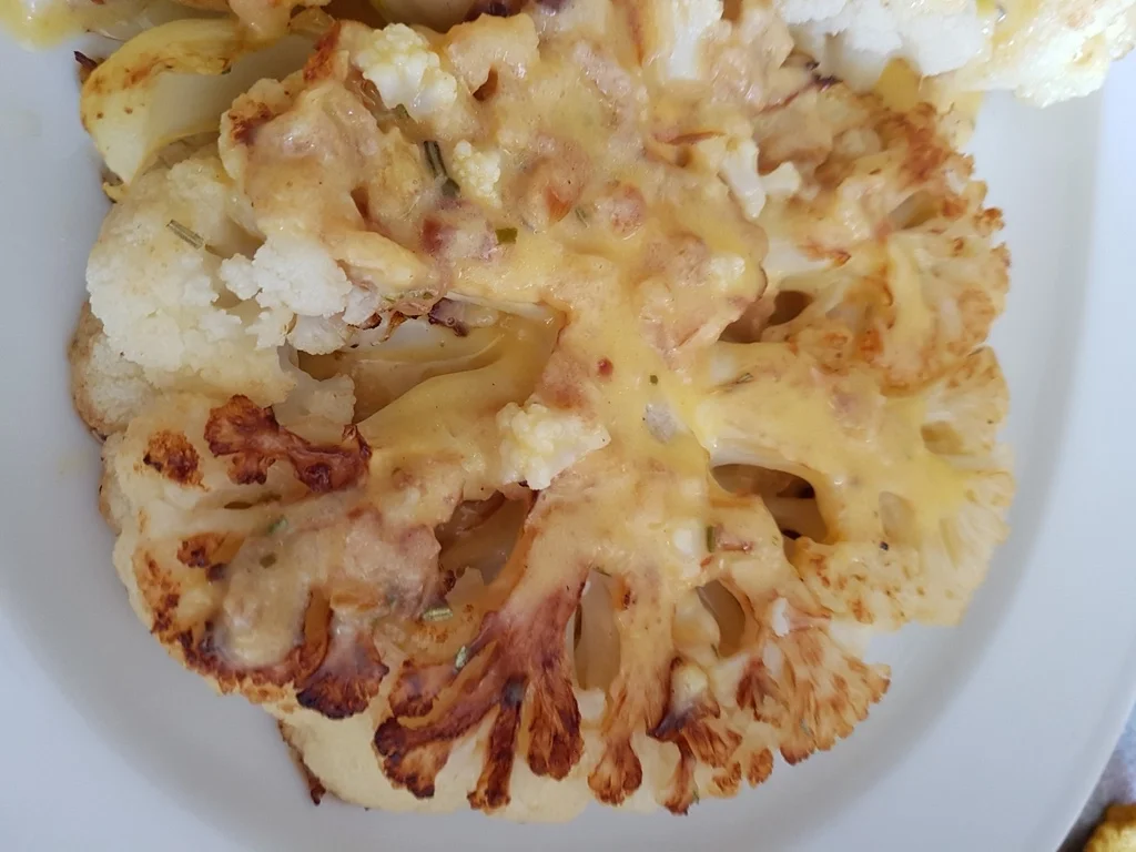 Rezept: Blumenkohl im ganzen gekocht und dann gebraten Bild Nr. 1327 Blumenkohl im ganzen gekocht und dann gebraten - Rezept - Bild Nr. 1327