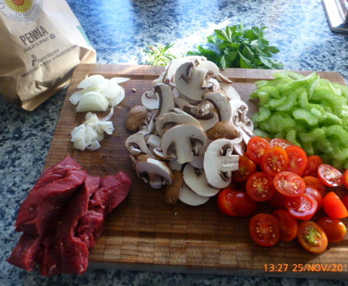 Gemüse - Pilz - Penne - Pfanne mit Rinderfilet - Rezept - Bild Nr. 1284