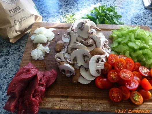 Gemüse - Pilz - Penne - Pfanne mit Rinderfilet - Rezept - Bild Nr. 1284