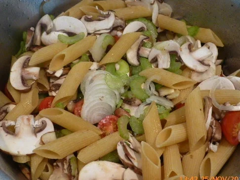 Gemüse - Pilz - Penne - Pfanne mit Rinderfilet - Rezept - Bild Nr. 1286