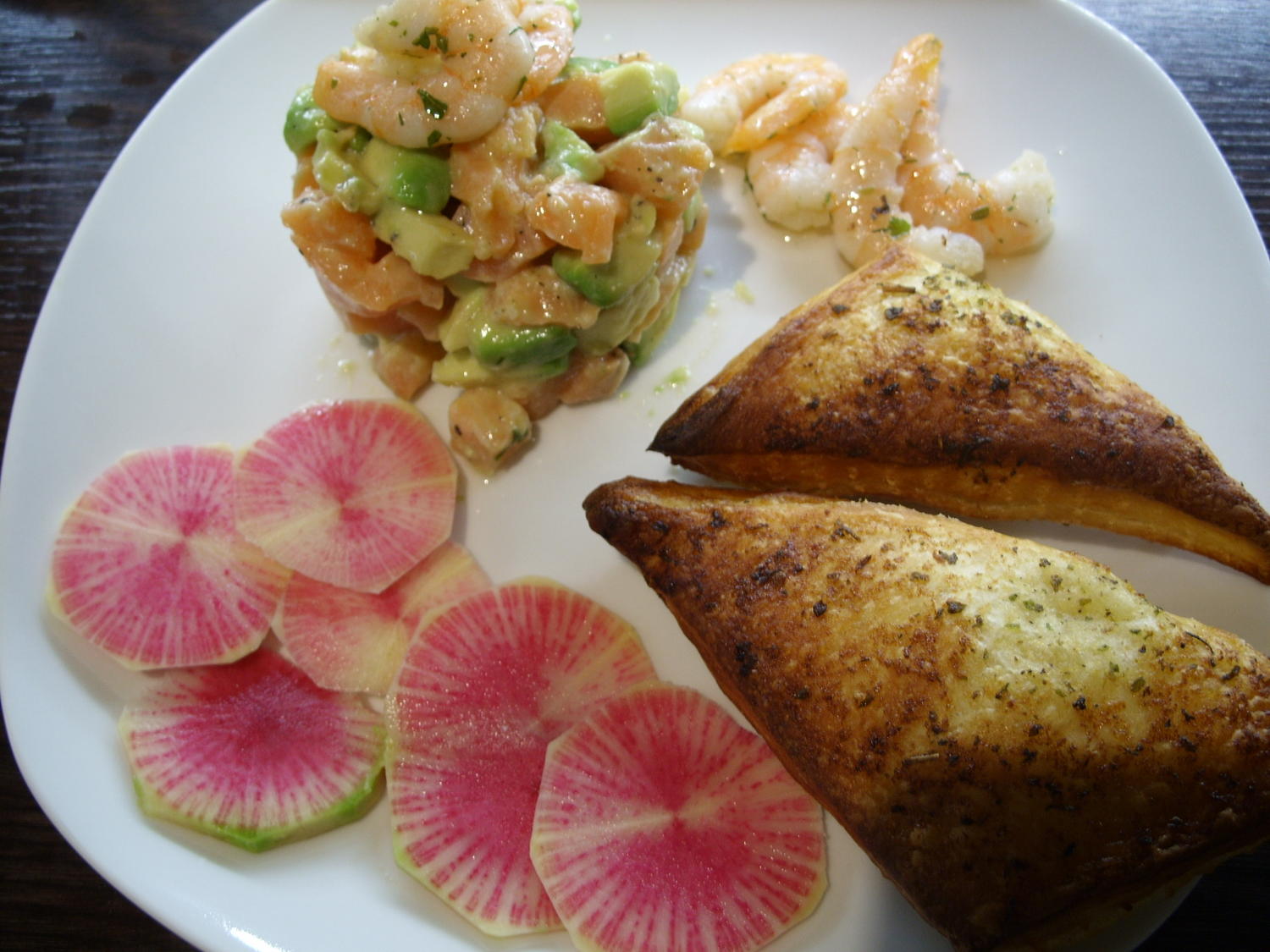 Lachstatar mit Nordseekrabben und Avocado - Rezept - kochbar.de