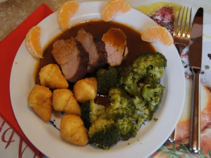 Würziges Schweinefilet mit pikanter Sauce, Brokkoli und knusper Kroketten - Rezept - Bild Nr. 1327