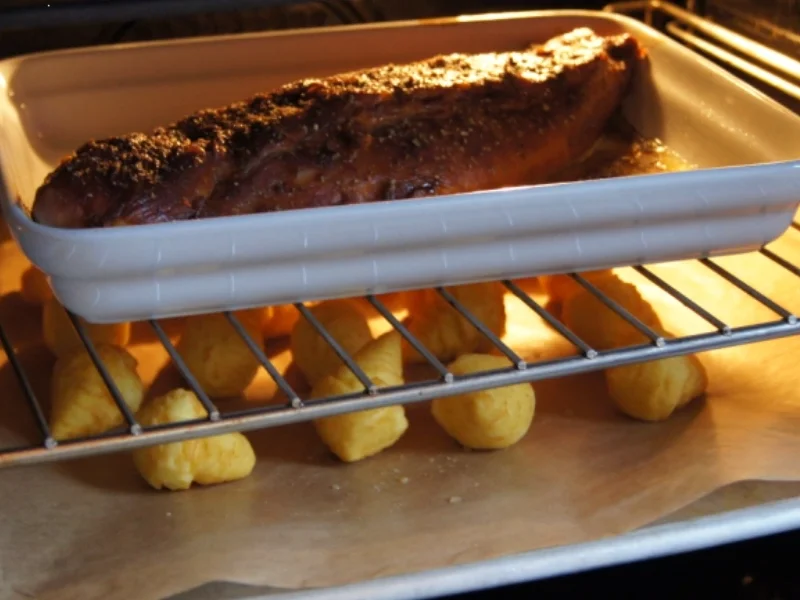 Würziges Schweinefilet mit pikanter Sauce, Brokkoli und knusper Kroketten - Rezept - Bild Nr. 1336