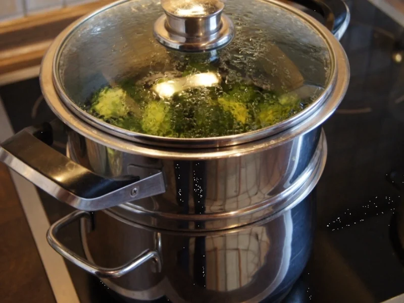 Würziges Schweinefilet mit pikanter Sauce, Brokkoli und knusper Kroketten - Rezept - Bild Nr. 1342