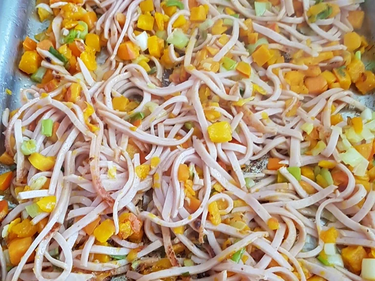 Gemüsiger Fleischsalat u. frisch gebackenem Klumpenbrötchen - Rezept - Bild Nr. 1334