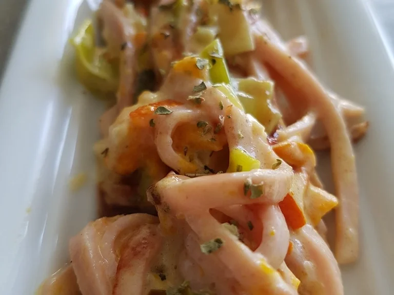 Gemüsiger Fleischsalat u. frisch gebackenem Klumpenbrötchen - Rezept - Bild Nr. 1338