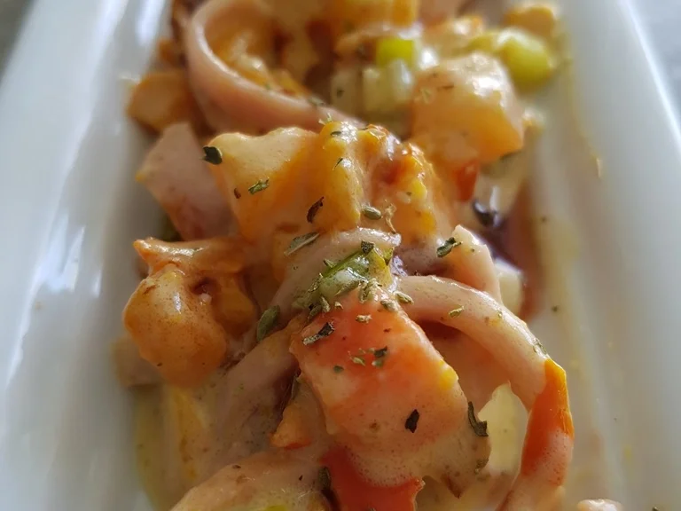 Gemüsiger Fleischsalat u. frisch gebackenem Klumpenbrötchen - Rezept - Bild Nr. 1340