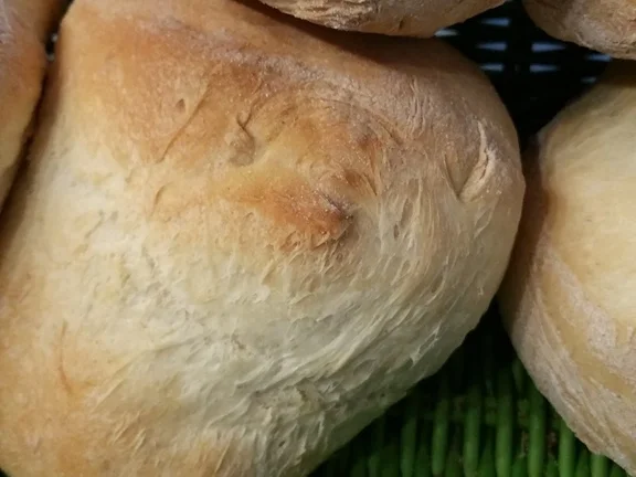 Gemüsiger Fleischsalat u. frisch gebackenem Klumpenbrötchen - Rezept - Bild Nr. 1327