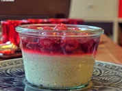 Marzipan-Grießflammerie mit Tonkabohne und Schattenmorellen - Rezept - Bild Nr. 1343