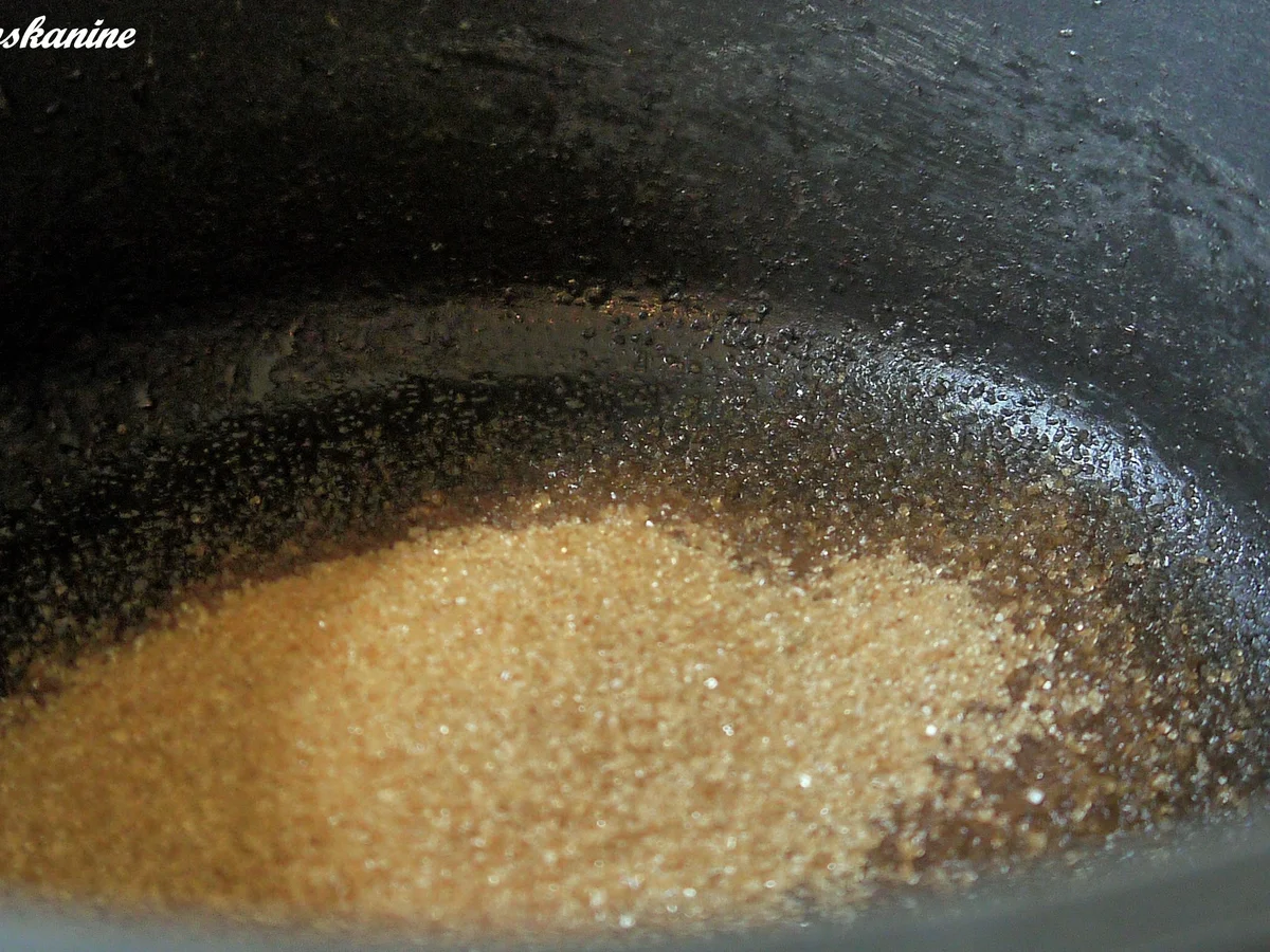 Rezept: Marzipan-Grießflammerie mit Tonkabohne und Schattenmorellen Bild Nr. 1345 Marzipan-Grießflammerie mit Tonkabohne und Schattenmorellen - Rezept - Bild Nr. 1345