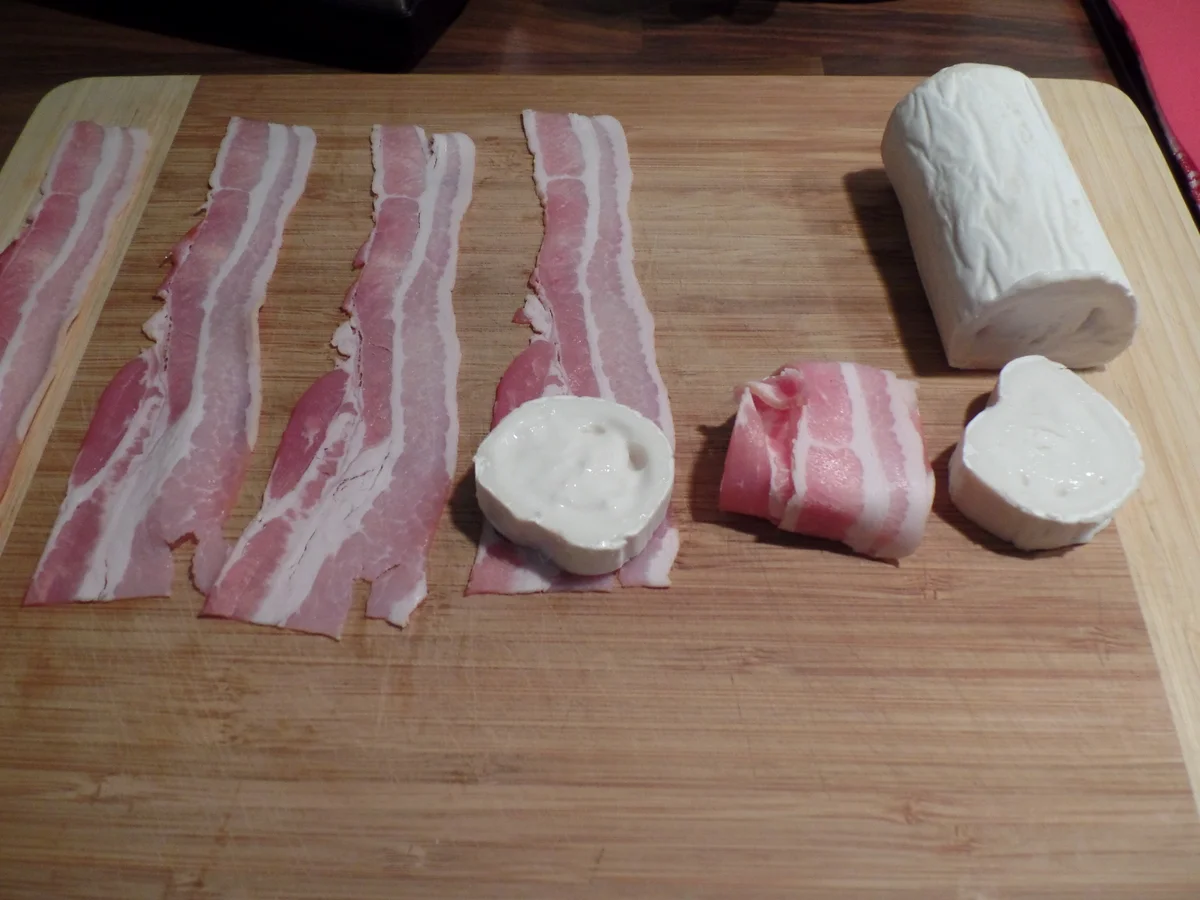 Rezept: Gefüllte Blätterteig-Päckchen mit Ziegenkäse und Bacon .Mit Rote-Bete-Salat Bild Nr. 1336 Gefüllte Blätterteig-Päckchen mit Ziegenkäse und Bacon .Mit Rote-Bete-Salat - Rezept - Bild Nr. 1336