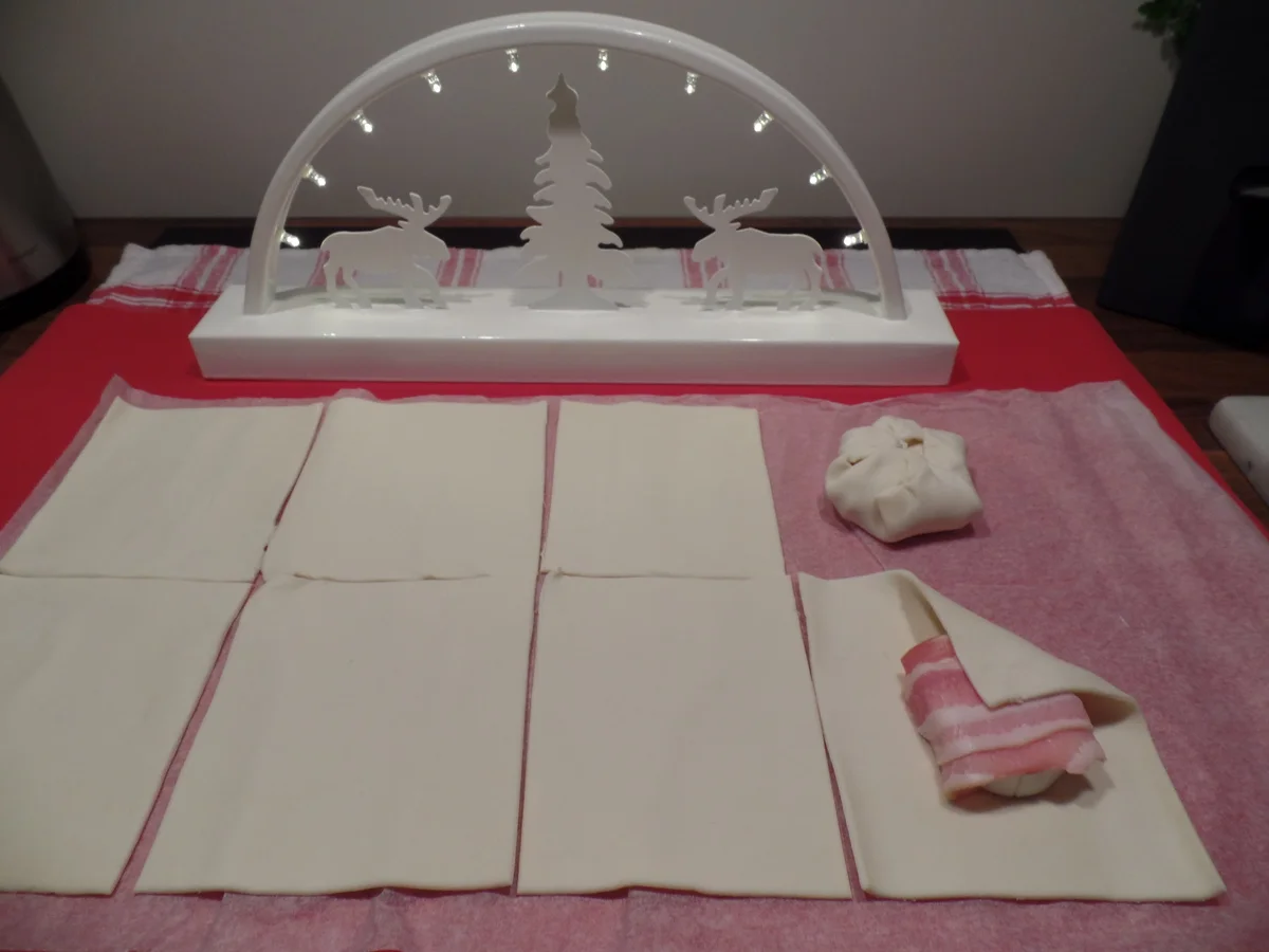 Rezept: Gefüllte Blätterteig-Päckchen mit Ziegenkäse und Bacon .Mit Rote-Bete-Salat Bild Nr. 1339 Gefüllte Blätterteig-Päckchen mit Ziegenkäse und Bacon .Mit Rote-Bete-Salat - Rezept - Bild Nr. 1339