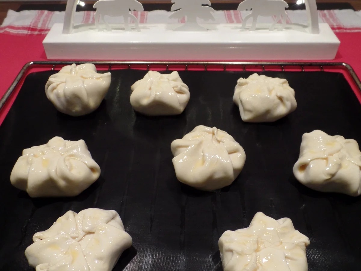 Rezept: Gefüllte Blätterteig-Päckchen mit Ziegenkäse und Bacon .Mit Rote-Bete-Salat Bild Nr. 1342 Gefüllte Blätterteig-Päckchen mit Ziegenkäse und Bacon .Mit Rote-Bete-Salat - Rezept - Bild Nr. 1342