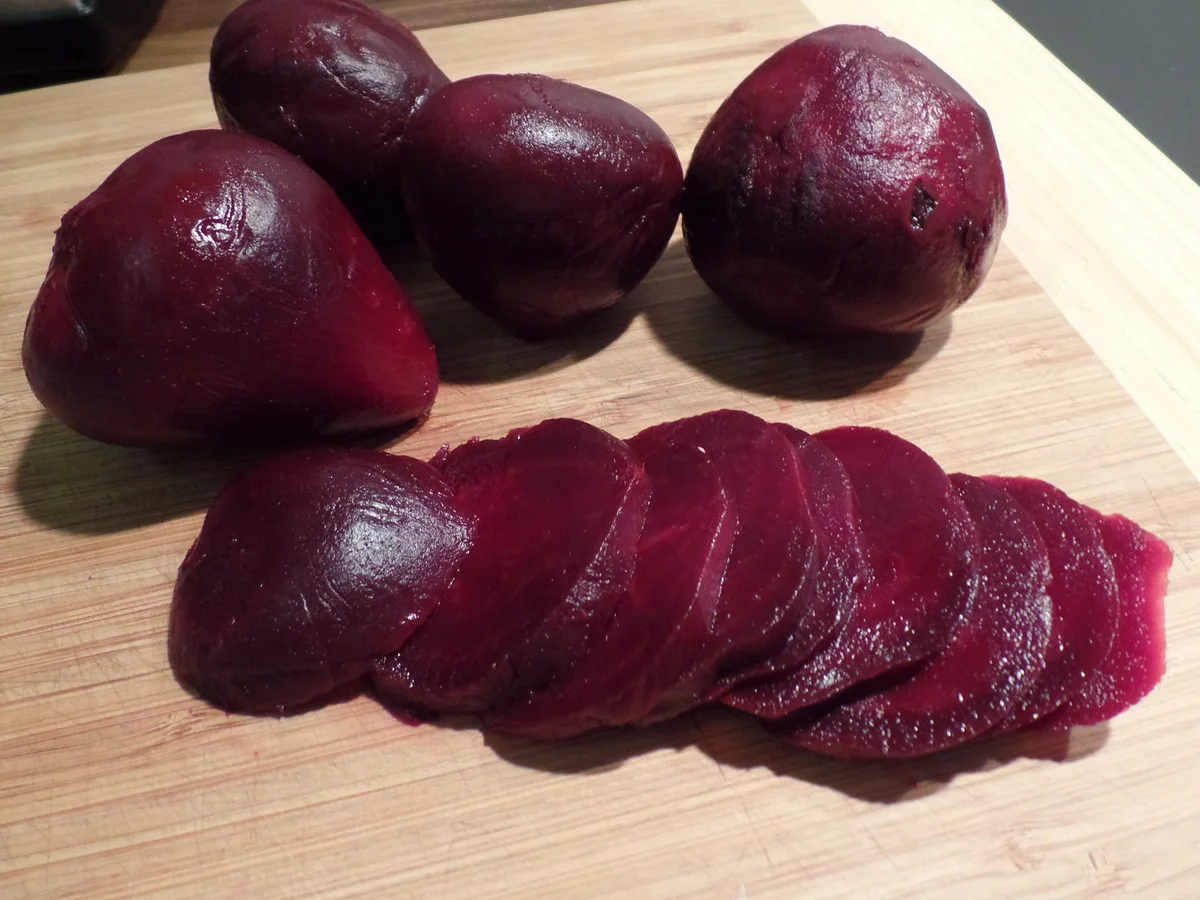 Rezept: Gefüllte Blätterteig-Päckchen mit Ziegenkäse und Bacon .Mit Rote-Bete-Salat Bild Nr. 1343 Gefüllte Blätterteig-Päckchen mit Ziegenkäse und Bacon .Mit Rote-Bete-Salat - Rezept - Bild Nr. 1343