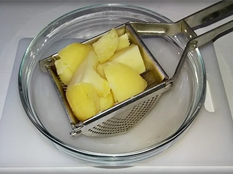 Rezept: Gefüllte Klöße mit Cranberries die jedes Fleischgericht verfeinern Bild Nr. 1337 Gefüllte Klöße mit Cranberries die jedes Fleischgericht verfeinern - Rezept - Bild Nr. 1337