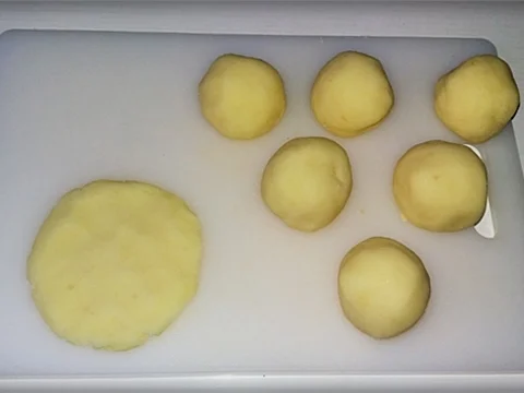 Rezept: Gefüllte Klöße mit Cranberries die jedes Fleischgericht verfeinern Bild Nr. 1341 Gefüllte Klöße mit Cranberries die jedes Fleischgericht verfeinern - Rezept - Bild Nr. 1341