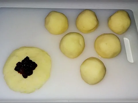 Rezept: Gefüllte Klöße mit Cranberries die jedes Fleischgericht verfeinern Bild Nr. 1342 Gefüllte Klöße mit Cranberries die jedes Fleischgericht verfeinern - Rezept - Bild Nr. 1342