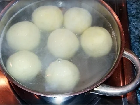 Rezept: Gefüllte Klöße mit Cranberries die jedes Fleischgericht verfeinern Bild Nr. 1343 Gefüllte Klöße mit Cranberries die jedes Fleischgericht verfeinern - Rezept - Bild Nr. 1343