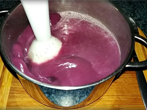 Rezept: Herbstliche Rotkohl Cremesuppe mit Johannisbeeren Bild Nr. 1340 Herbstliche Rotkohl Cremesuppe mit Johannisbeeren - Rezept - Bild Nr. 1340