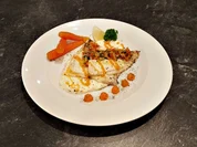 Gebratene Scholle auf Selleriepüree mit mediterranen Gemüsebrunoise - Rezept