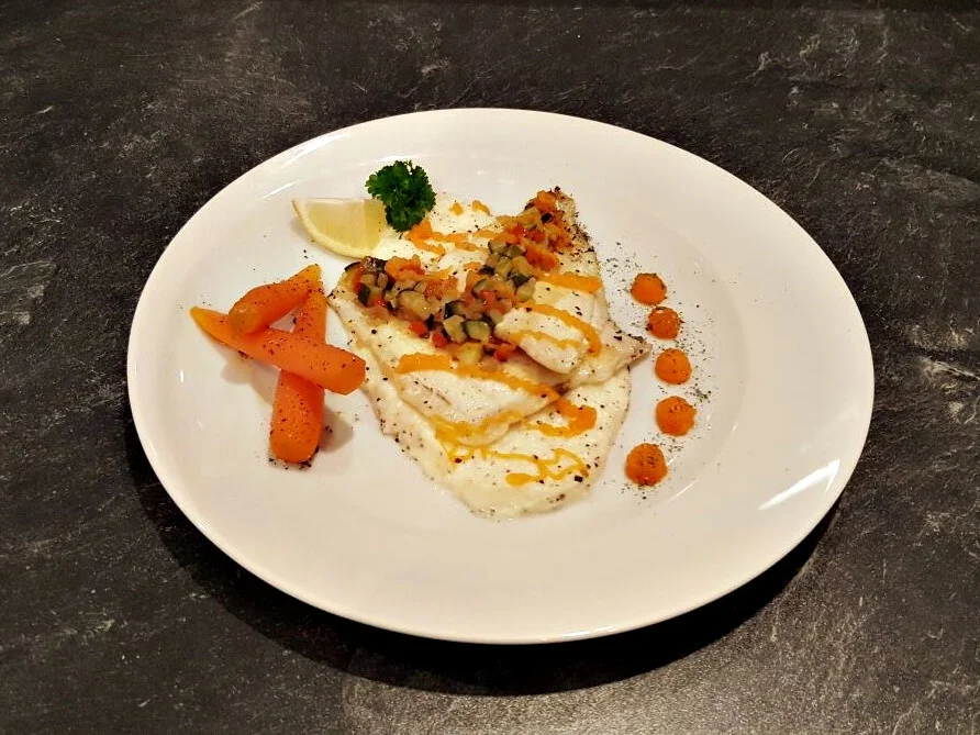 Gebratene Scholle auf Selleriepüree mit mediterranen Gemüsebrunoise - Rezept - Bild Nr. 2
