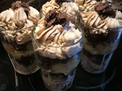 Rezept: Dessert: Aufgeschlagenes Nougat-Pannacotta mit Schoko-Flakes und Apfelkompott Bild Nr. 1336 Dessert: Aufgeschlagenes Nougat-Pannacotta mit Schoko-Flakes und Apfelkompott - Rezept - Bild Nr. 1336