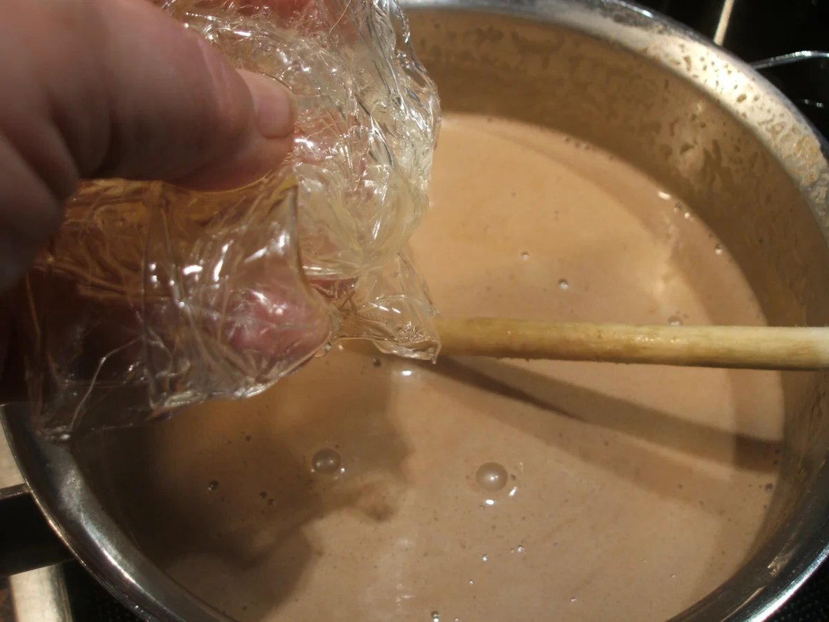 Dessert: Aufgeschlagenes Nougat-Pannacotta mit Schoko-Flakes und Apfelkompott - Rezept - Bild Nr. 1341