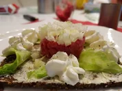 Tatar oder gem. Gehacktes oder Mett ist ein perfektes Abendbrot à la Biggi - Rezept