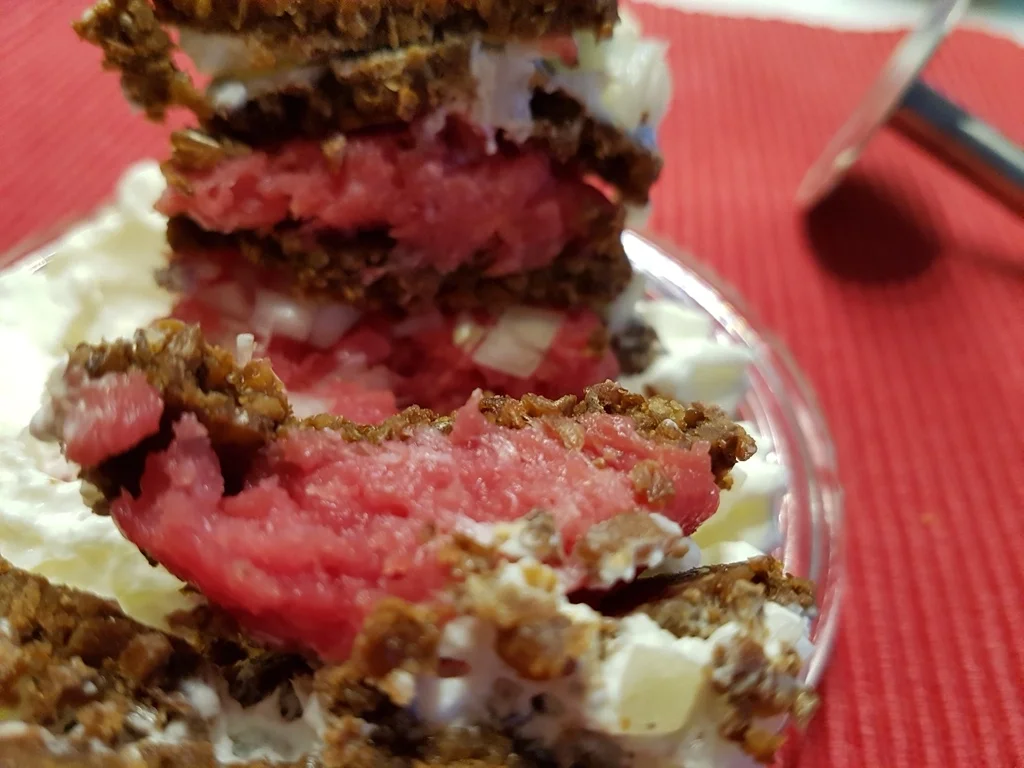 Tatar oder gem. Gehacktes oder Mett ist ein perfektes Abendbrot à la Biggi - Rezept - Bild Nr. 1349