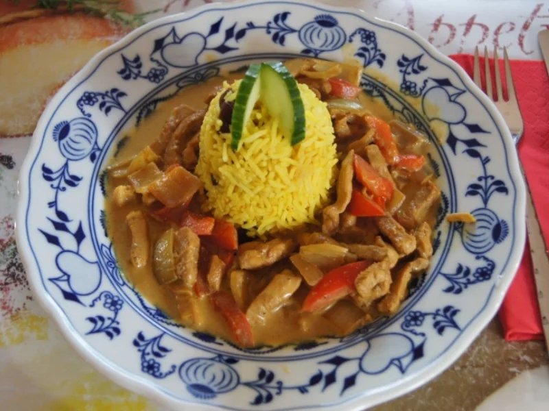 Paprika-Zwiebel-Geschnetzeltes mit Sultaninen-Reis - Rezept - Bild Nr. 1343