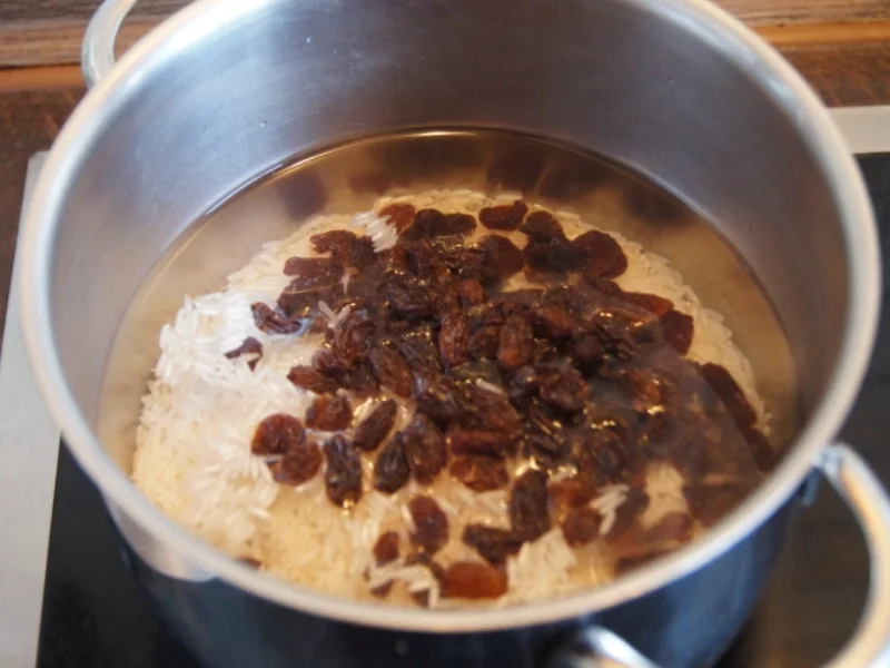 Paprika-Zwiebel-Geschnetzeltes mit Sultaninen-Reis - Rezept - Bild Nr. 1345