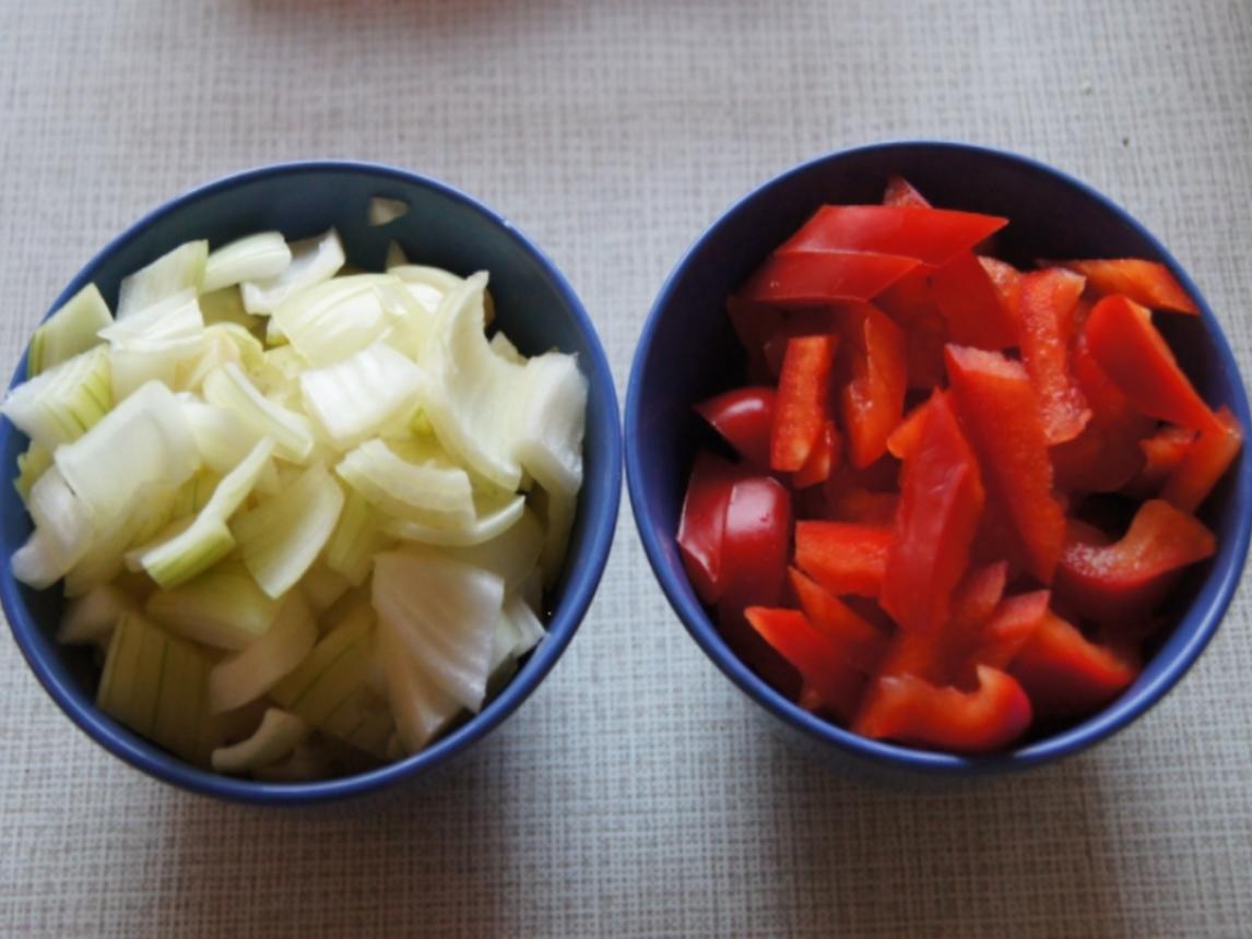 Paprika Zwiebel Geschnetzeltes mit Sultaninen Reis - einfach - von MausVoh