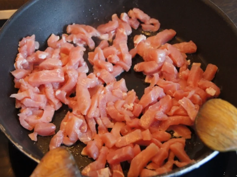 Paprika-Zwiebel-Geschnetzeltes mit Sultaninen-Reis - Rezept - Bild Nr. 1352