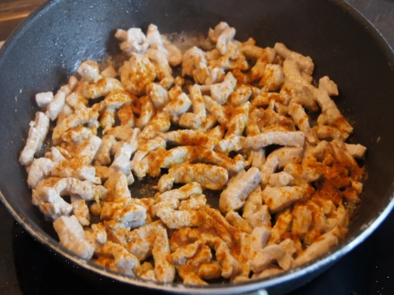 Paprika-Zwiebel-Geschnetzeltes mit Sultaninen-Reis - Rezept - Bild Nr. 1354