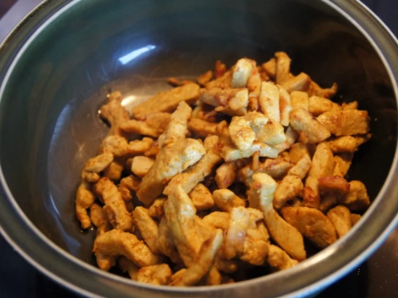 Paprika-Zwiebel-Geschnetzeltes mit Sultaninen-Reis - Rezept - Bild Nr. 1355