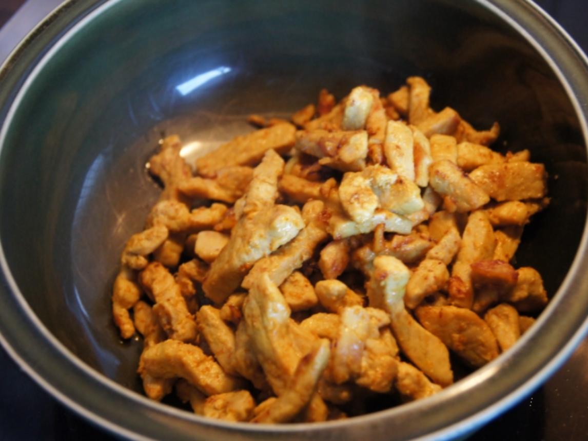 Paprika Zwiebel Geschnetzeltes mit Sultaninen Reis - einfach - von MausVoh