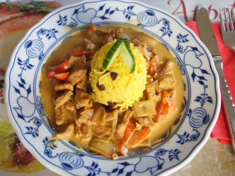 Paprika-Zwiebel-Geschnetzeltes mit Sultaninen-Reis - Rezept - Bild Nr. 1362