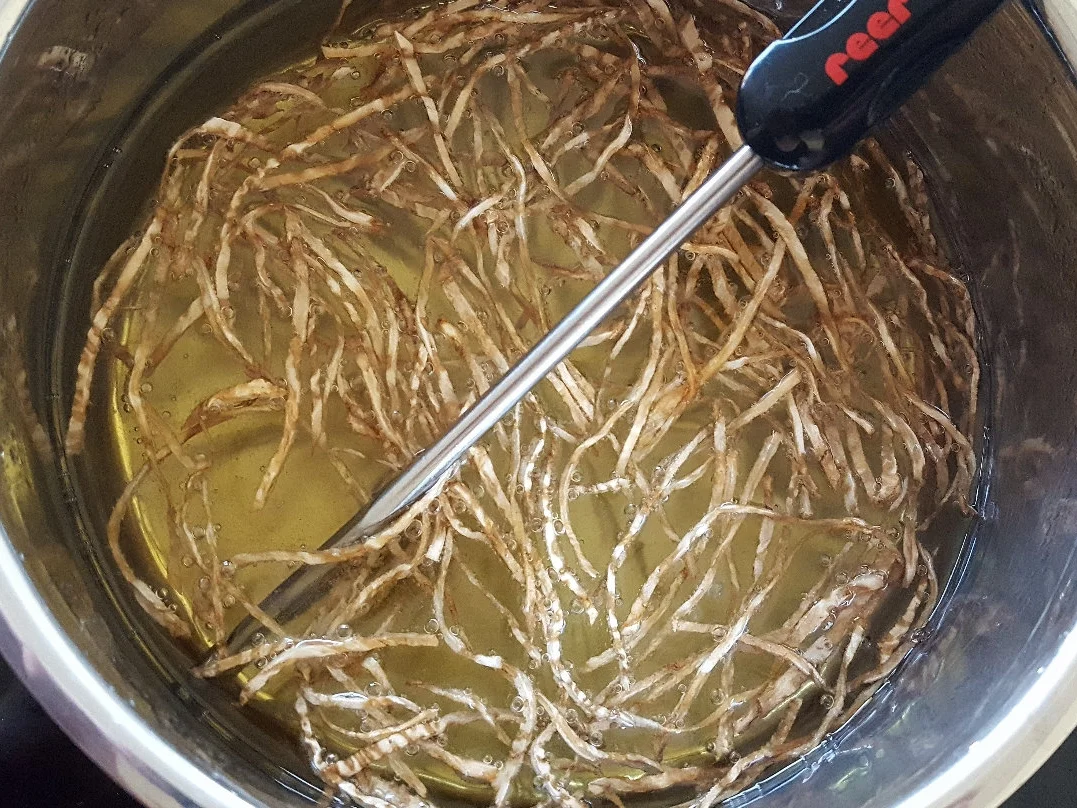 Kaninchen Filet mit Glühweinjus, pikanten Semmelknödeltalern und Selleriestroh - Rezept - Bild Nr. 1352