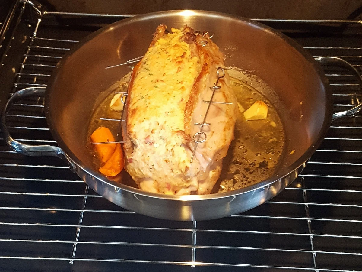 Kaninchen Filet mit Glühweinjus, pikanten Semmelknödeltalern und Selleriestroh - Rezept - Bild Nr. 1353