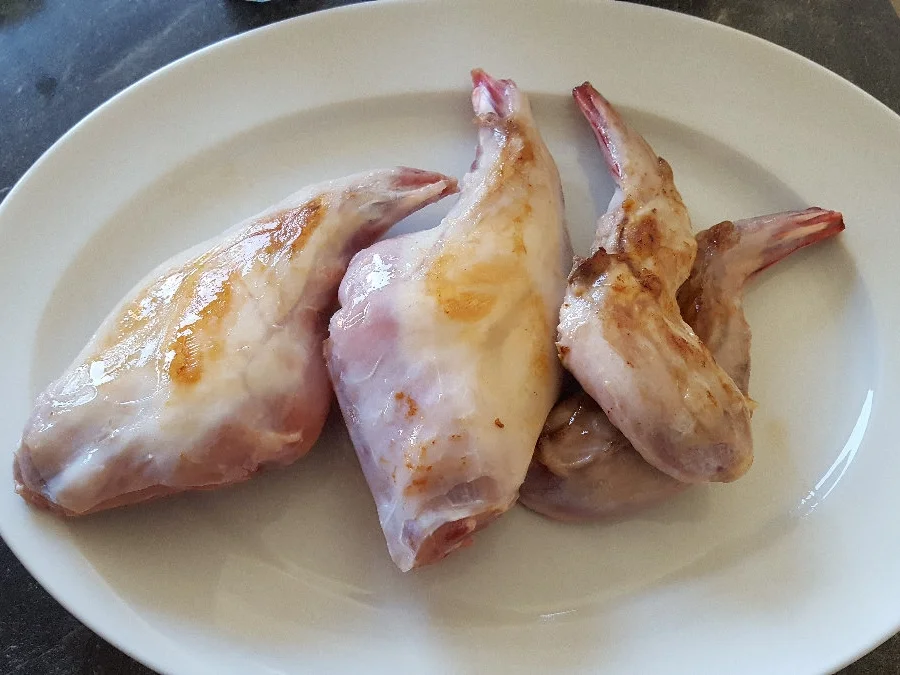 Hase auf Wurzelgemüse-Sahnesoße mit Kartoffelknödel und Ofengeröstete Karotten - Rezept - Bild Nr. 3