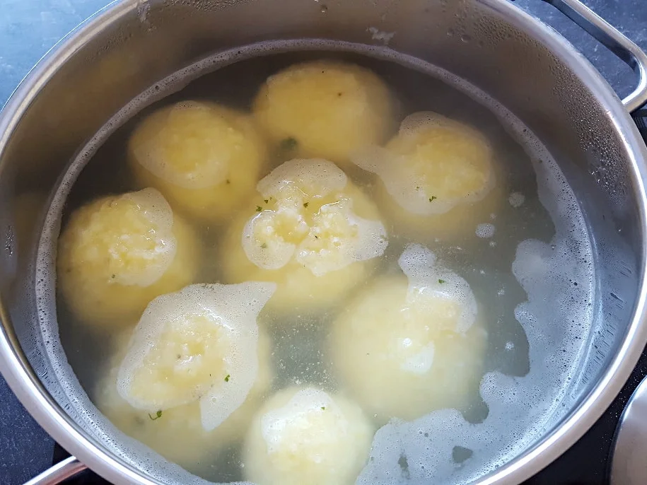 Hase auf Wurzelgemüse-Sahnesoße mit Kartoffelknödel und Ofengeröstete Karotten - Rezept - Bild Nr. 4