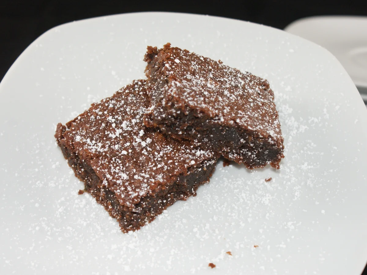 Rezept: glutenfreie Brownies mit Roter Beete und Basilikum Bild Nr. 1357 glutenfreie Brownies mit Roter Beete und Basilikum - Rezept - Bild Nr. 1357